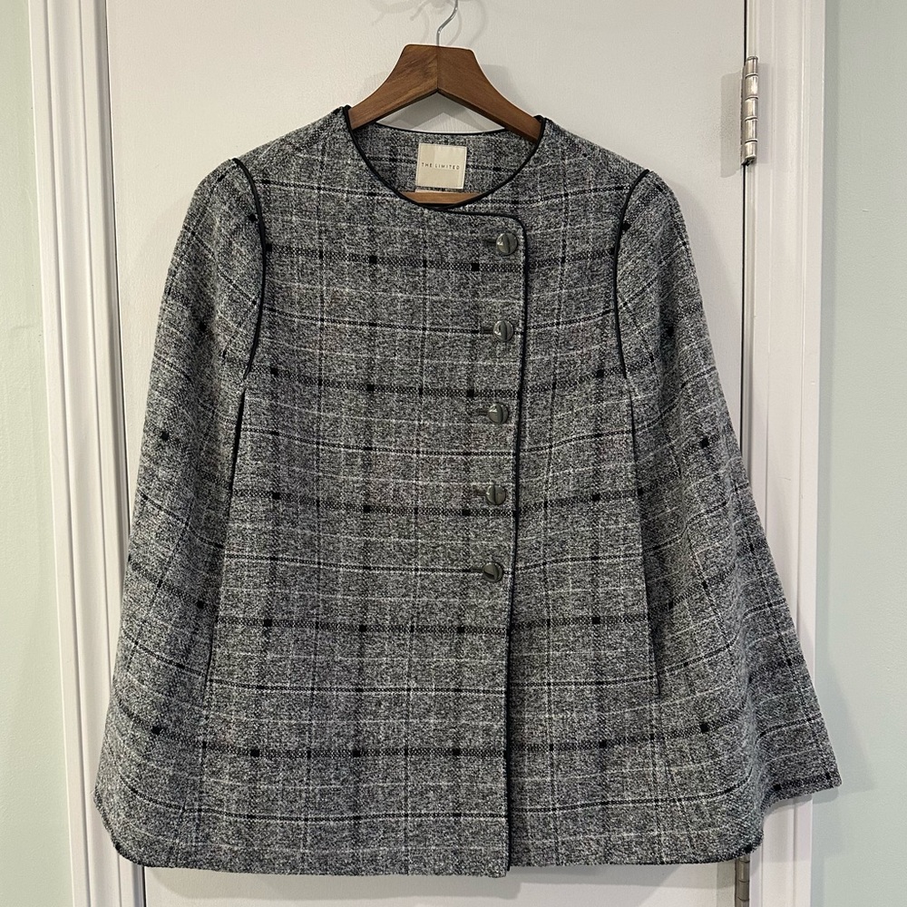 The Limited Scandal Collection cape 
Size XS but fits Small/Med